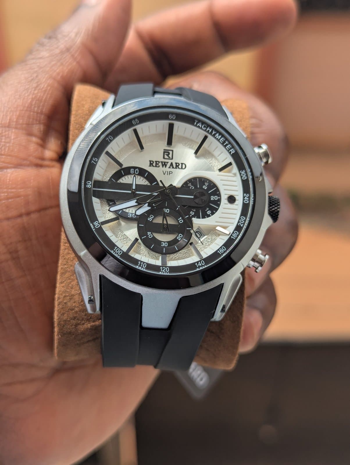 Montre en silicone de marque REWARD VIP — 1/7