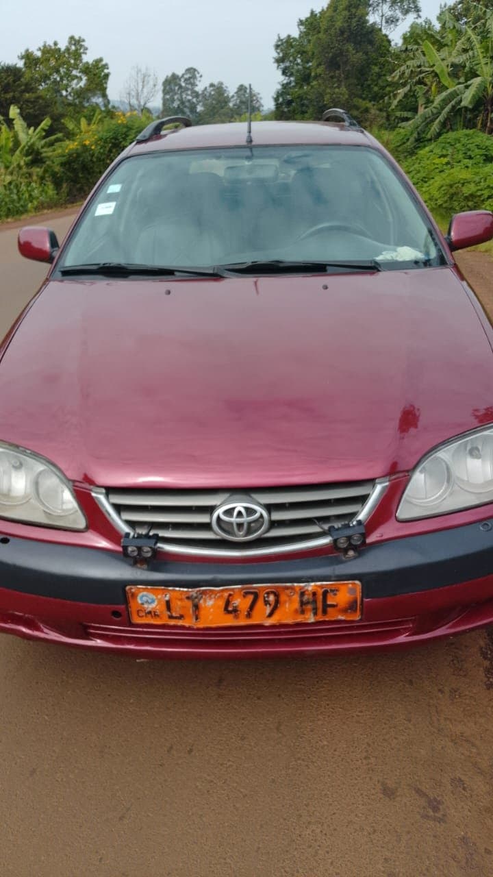 Toyota Avensis — 1/5