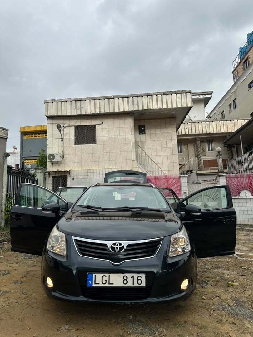 Toyota Avensis verso a vendre — 1/9