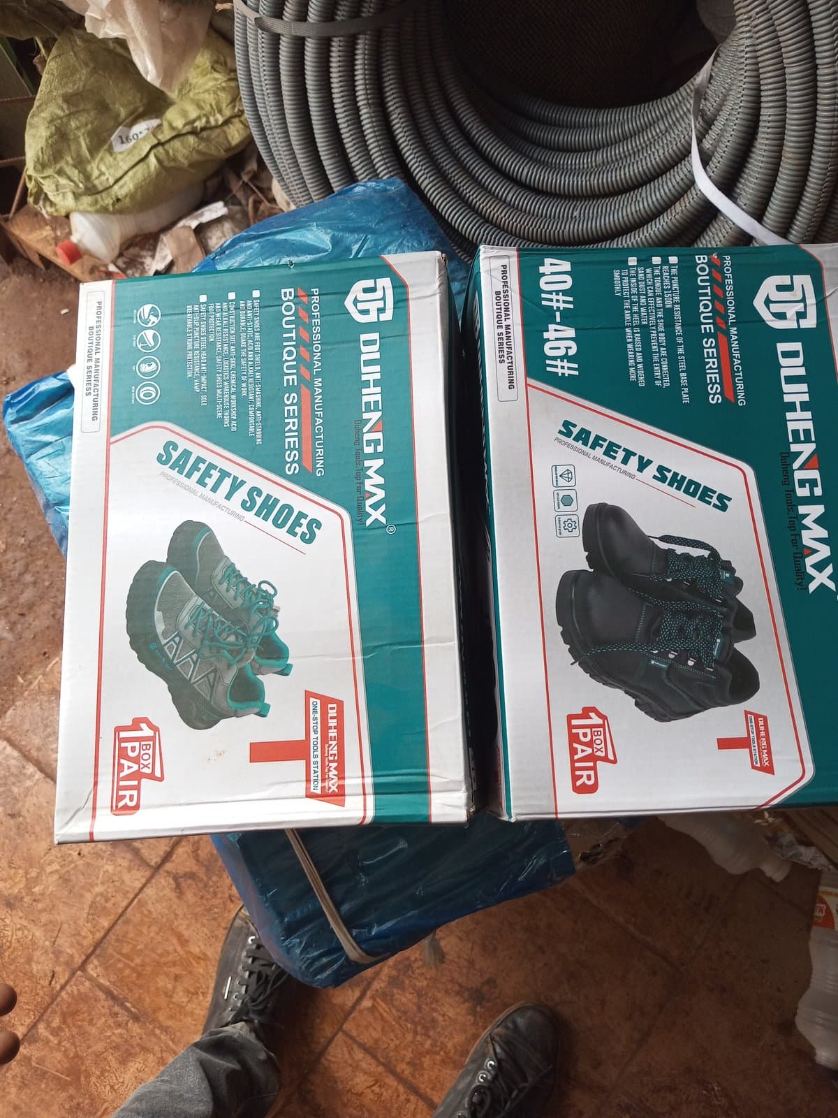 Chaussure et tenis de securité — 1/2
