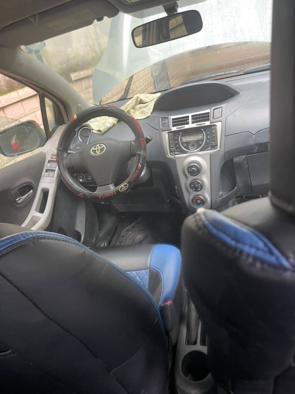 Toyota ( Yaris) — 1/5