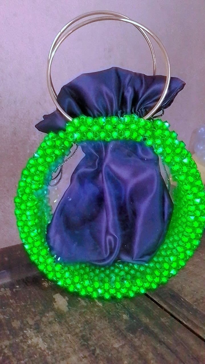 Sac en perles à vendre chic et durable — 1/10