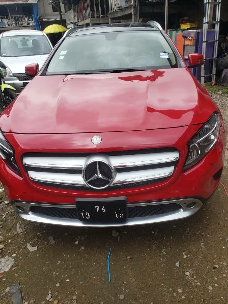Mercedes Benz — 1/8