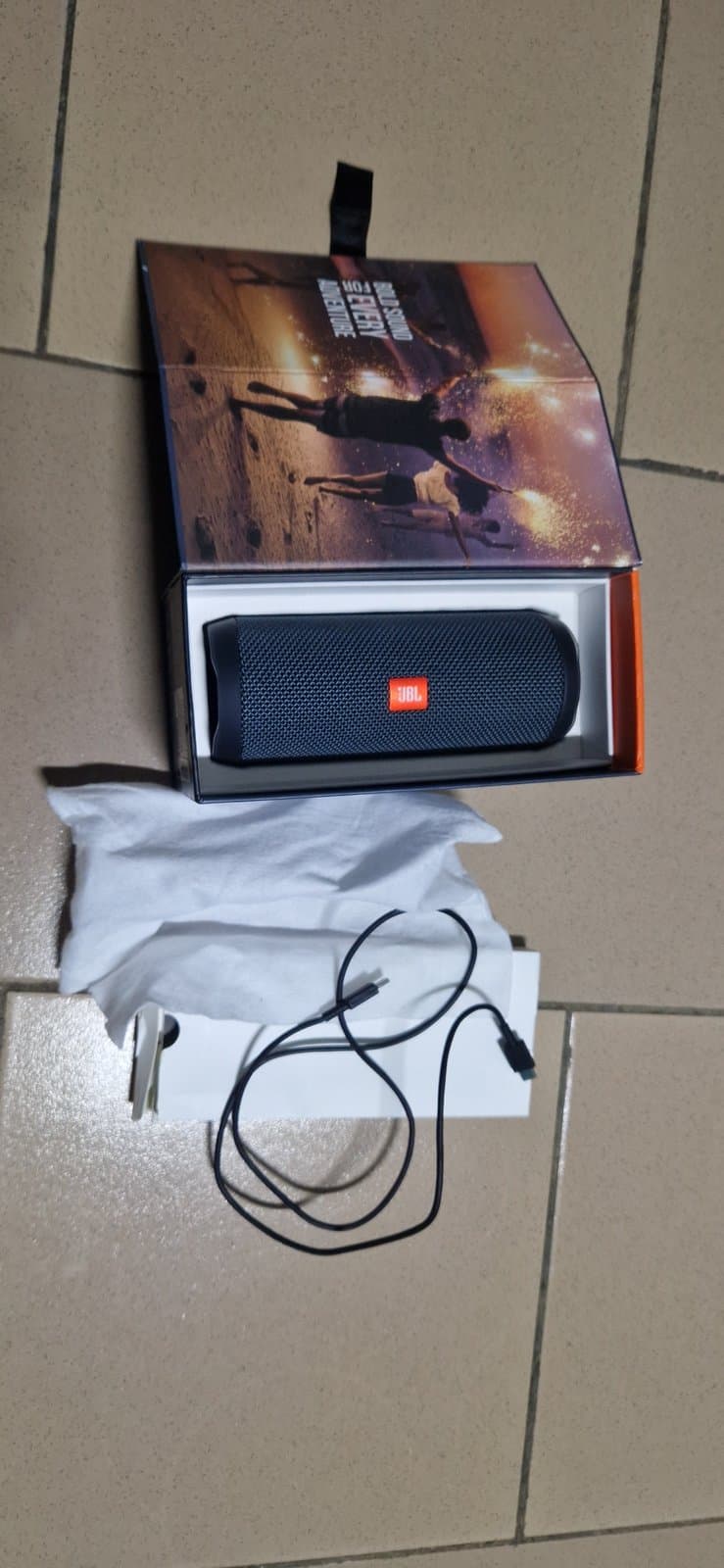 Haut parleur Bluetooth de marque JBL FLIPESSENTIAL 2 — 1/6